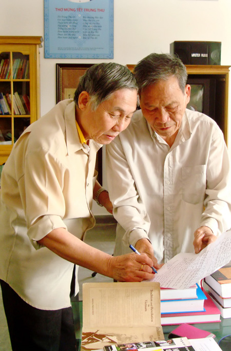 Giaso sư Nguyễn Khắc Phi - Nhà Giao,Nhà nghiên cứu văn học